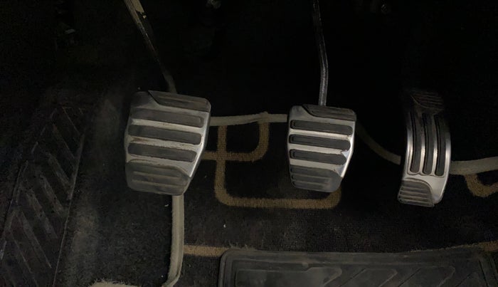 2019 Mahindra XUV500 W11, Diesel, Manual, 41,795 km, Pedals