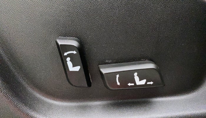 2019 Mahindra XUV500 W11, Diesel, Manual, 41,795 km, Driver Side Adjustment Panel