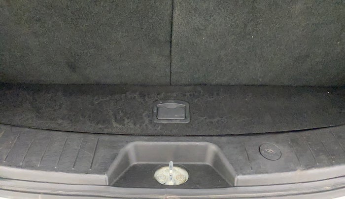 2019 Mahindra XUV500 W11, Diesel, Manual, 41,795 km, Boot Inside