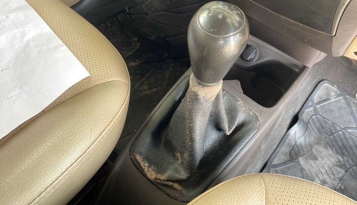 2017 Hyundai Eon ERA +, Petrol, Manual, 99,853 km, Gear lever - Boot cover slightly torn