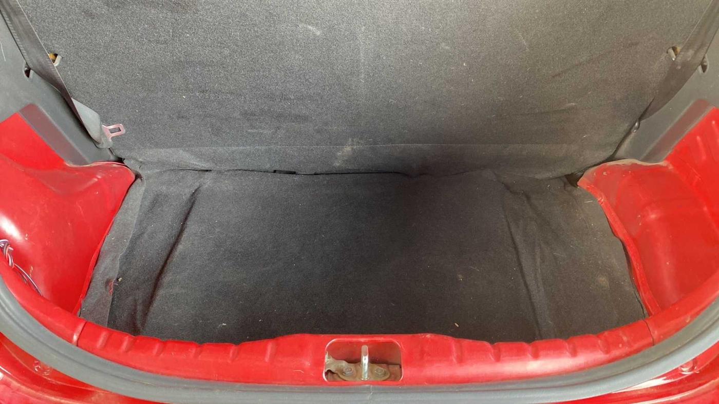 2017 Hyundai Eon ERA +, CNG, Manual, 99,853 km, Boot Inside