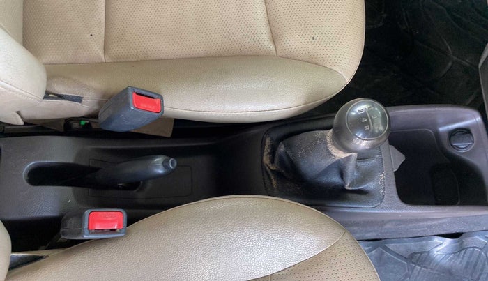 2017 Hyundai Eon ERA +, Petrol, Manual, 99,853 km, Gear Lever