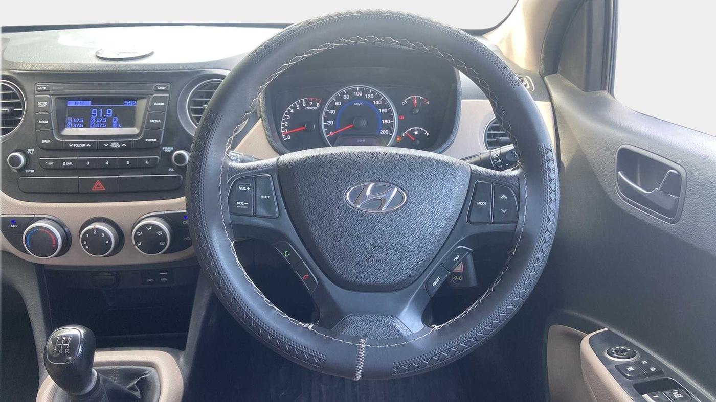 2019 Hyundai Grand i10 MAGNA 1.2 KAPPA VTVT, Petrol, Manual, 50,987 km, Steering Wheel Close Up