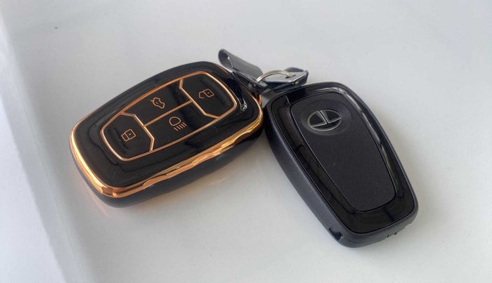 2023 Tata PUNCH ACCOMPLISHED MT, Petrol, Manual, 4,540 km, Key Close Up