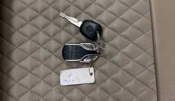 2017 Maruti Dzire LXI, Petrol, Manual, 22,263 km, Key Close Up