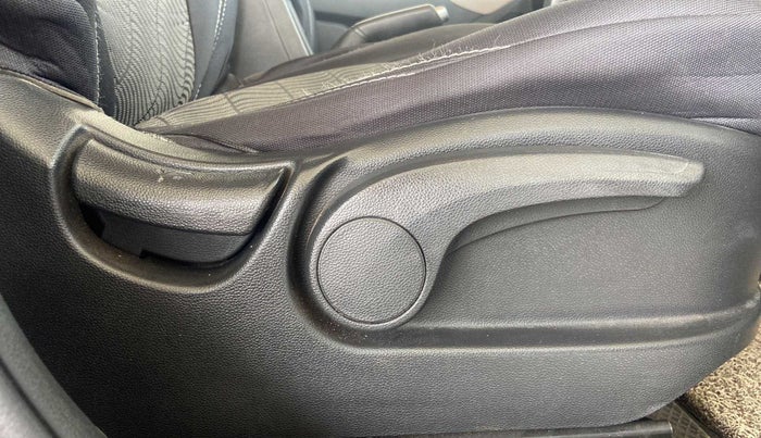 2016 Hyundai Creta SX PLUS AT 1.6 PETROL, Petrol, Automatic, 1,09,638 km, Driver Side Adjustment Panel