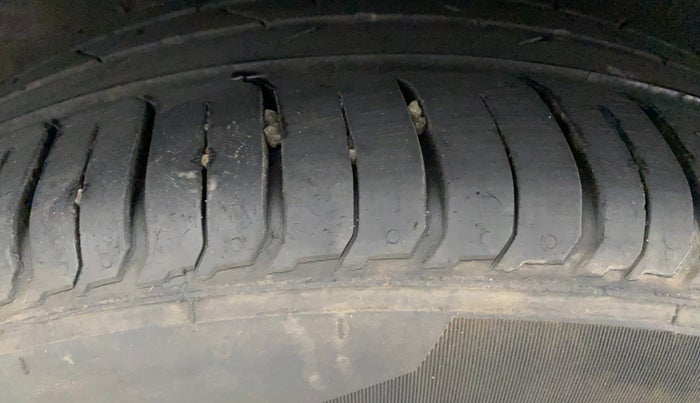 2021 Hyundai VENUE SX 1.0 (O) TURBO, Petrol, Manual, 19,430 km, Right Rear Tyre Tread