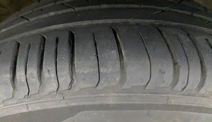 2021 Hyundai VENUE SX 1.0 (O) TURBO, Petrol, Manual, 19,430 km, Right Front Tyre Tread