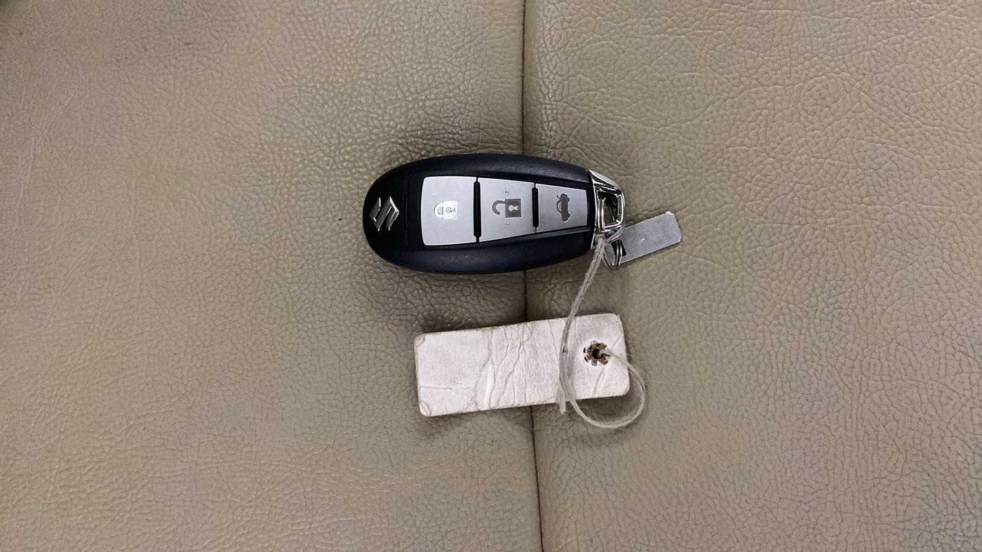 2016 Maruti Ciaz ZXI, Petrol, Manual, 26,038 km, Key Close Up