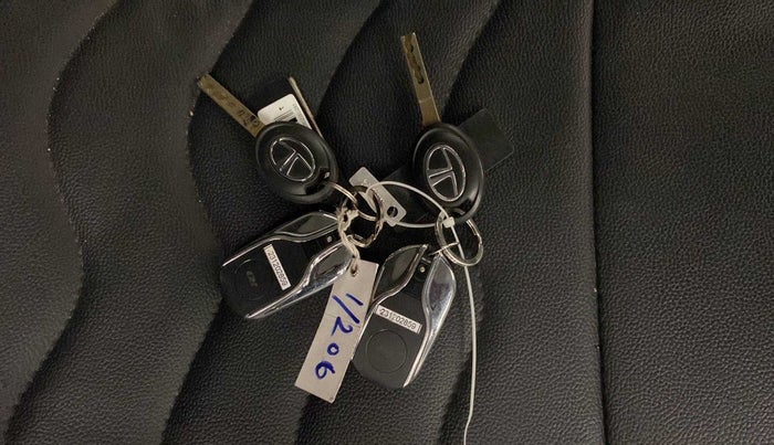 2021 Tata ALTROZ XE PETROL, Petrol, Manual, 9,278 km, Key Close Up