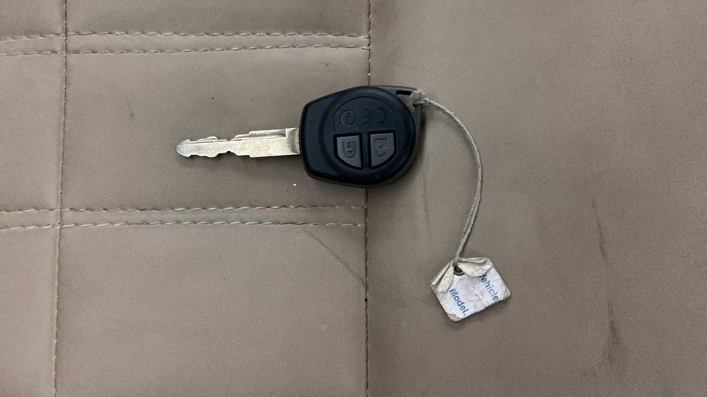 2019 Maruti Dzire VXI AMT, Petrol, Automatic, 47,289 km, Key Close Up