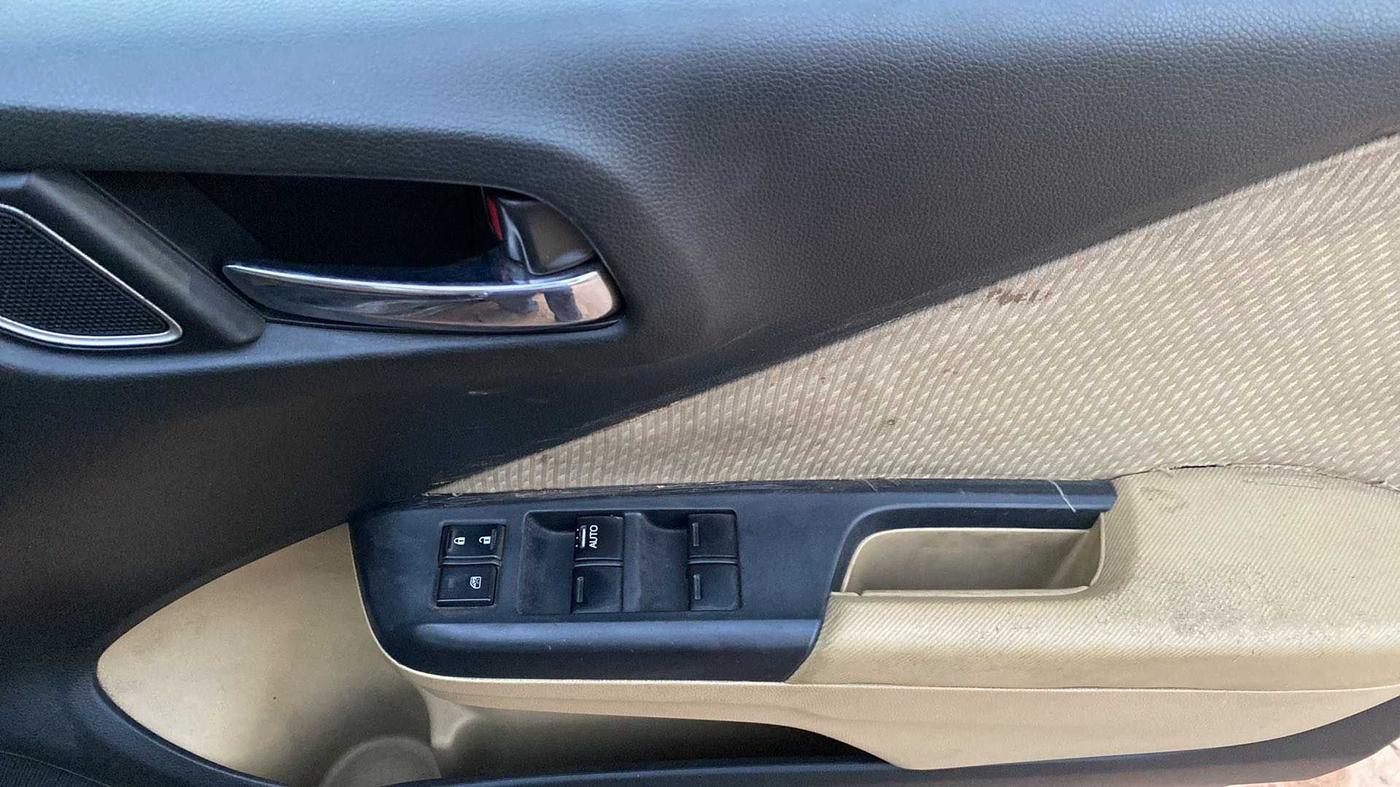 2017 Honda City 1.5L I-DTEC V, Diesel, Manual, 57,364 km, Driver Side Door Panels Control