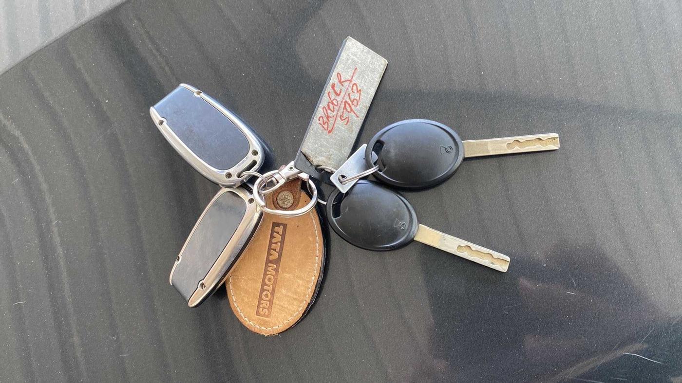 2021 Tata ALTROZ XE PETROL, Petrol, Manual, 40,721 km, Key Close Up