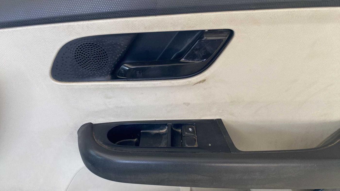2021 Tata ALTROZ XE PETROL, Petrol, Manual, 40,721 km, Driver Side Door Panels Control