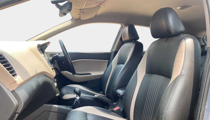 2015 Hyundai Elite i20 ASTA 1.2, Petrol, Manual, 1,09,224 km, Right Side Front Door Cabin
