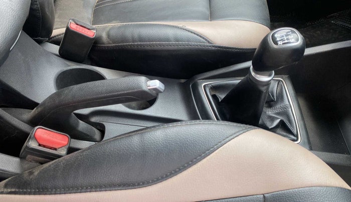 2015 Hyundai Elite i20 ASTA 1.2, Petrol, Manual, 1,09,224 km, Gear Lever