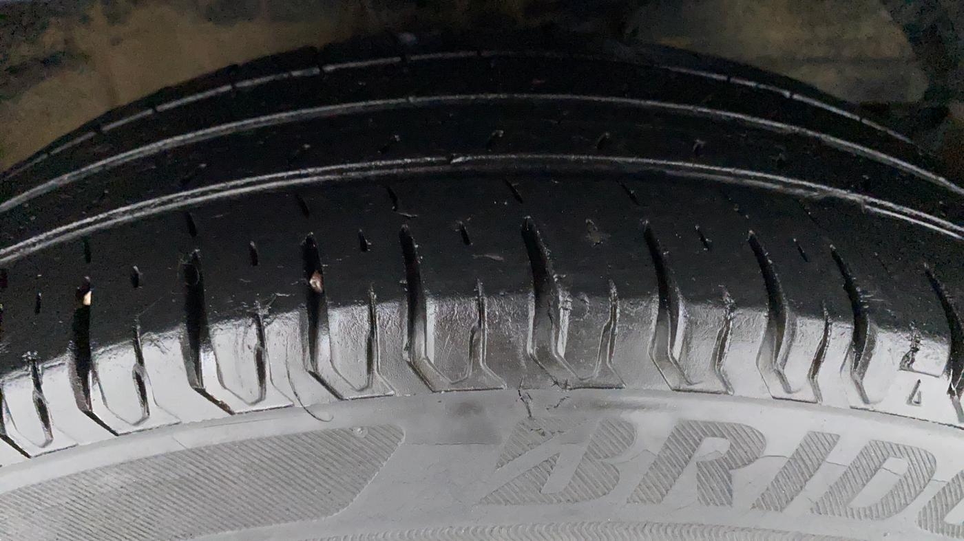 2018 Maruti Dzire VXI, Petrol, Manual, 30,882 km, Right Front Tyre Tread