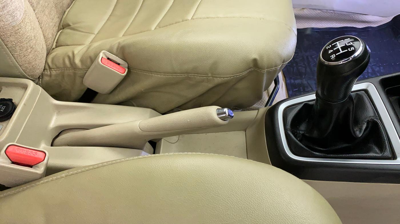 2018 Maruti Dzire VXI, Petrol, Manual, 30,882 km, Gear Lever