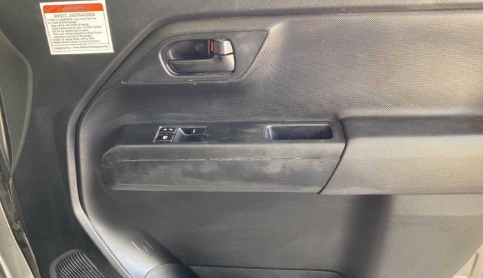 2022 Maruti New Wagon-R LXI CNG (O) 1.0, CNG, Manual, 29,757 km, Driver Side Door Panels Control