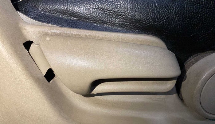 2016 Maruti Ertiga ZXI+, Petrol, Manual, 67,824 km, Driver Side Adjustment Panel