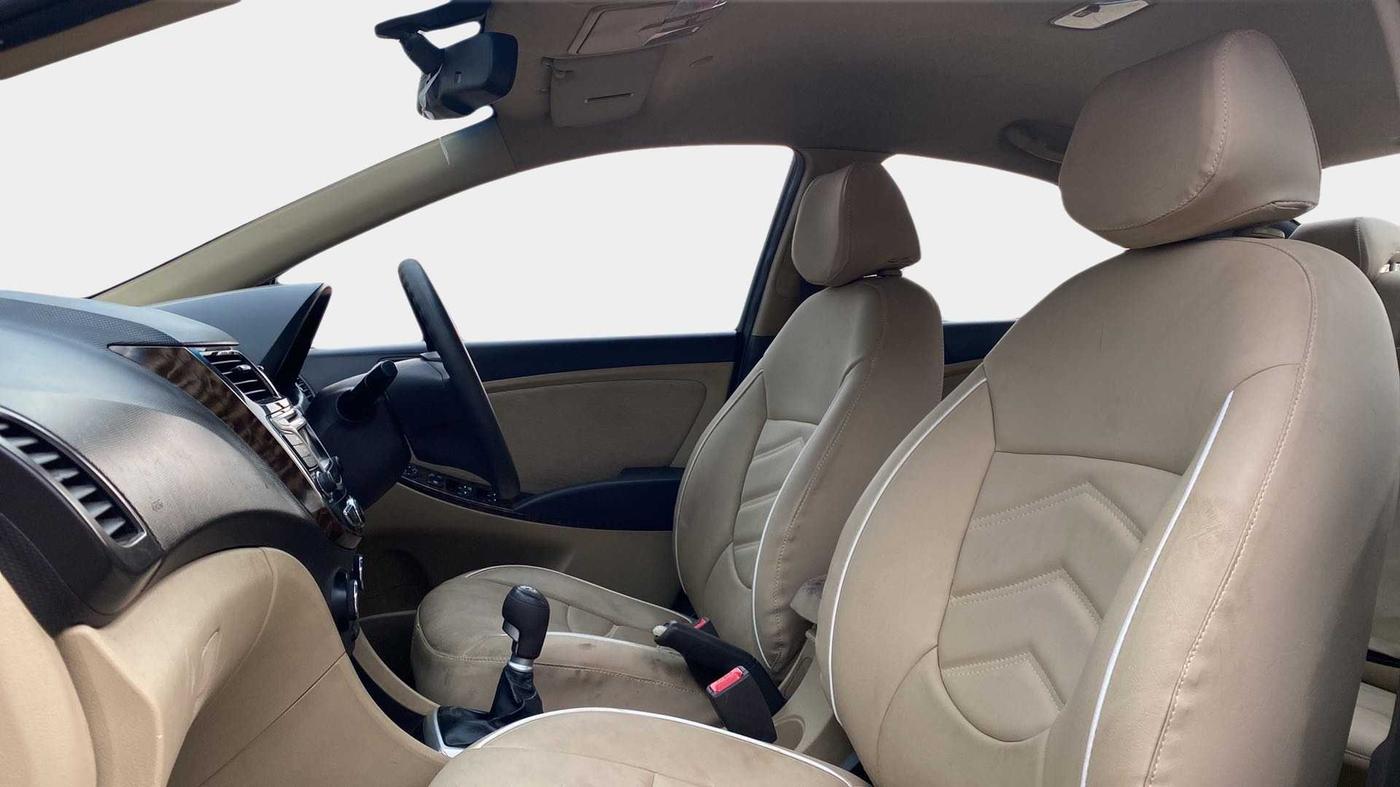 2014 Hyundai Verna FLUIDIC 1.6 VTVT SX, Petrol, Manual, 27,674 km, Right Side Front Door Cabin