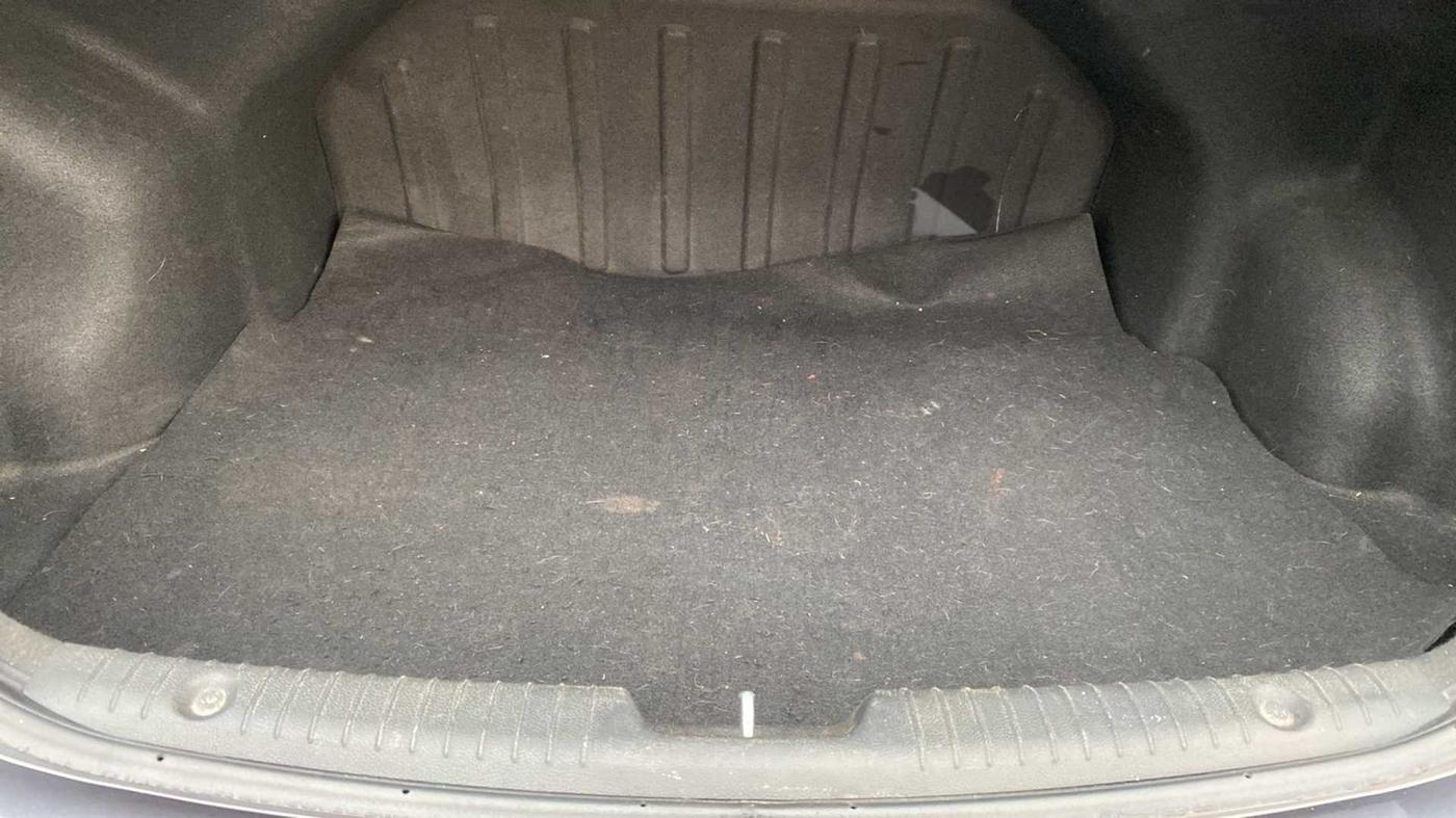 2014 Hyundai Verna FLUIDIC 1.6 VTVT SX, Petrol, Manual, 27,674 km, Boot Inside