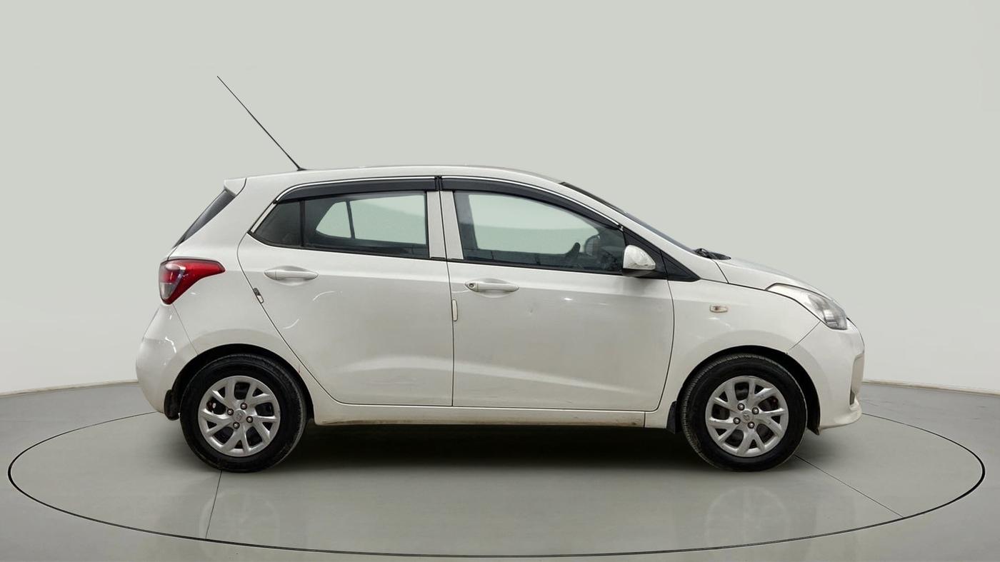 2018 Hyundai Grand i10 MAGNA AT 1.2 KAPPA VTVT, Petrol, Automatic, 44,018 km, Right Side View