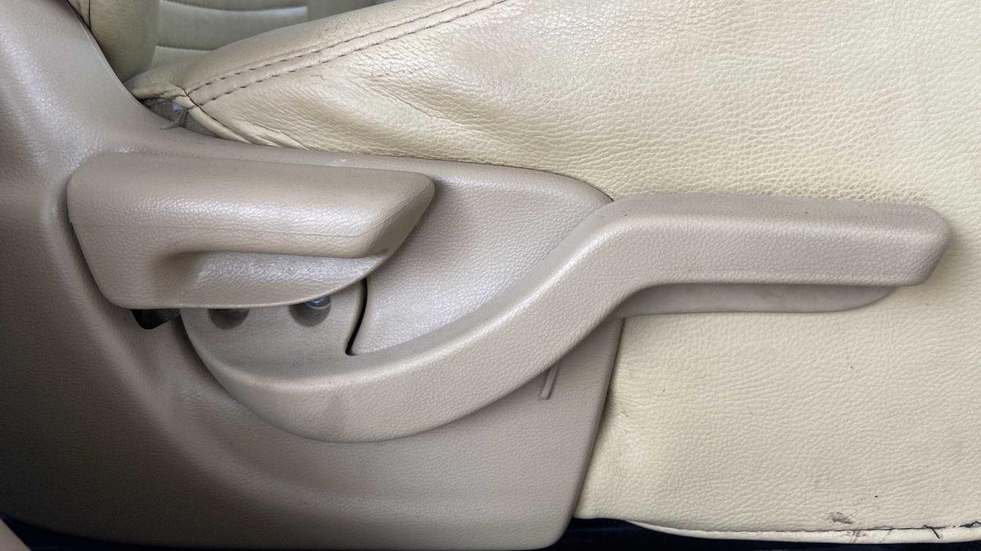 2015 Honda Amaze 1.2L I-VTEC S, Petrol, Manual, 1,22,986 km, Driver Side Adjustment Panel