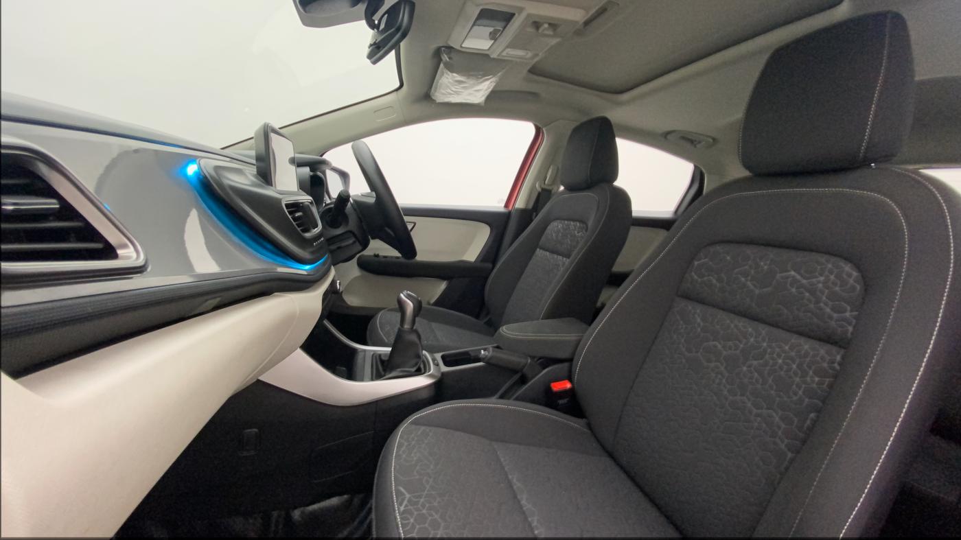 2023 Tata ALTROZ XZ + SUNROOF, Petrol, Manual, 6,884 km, Right Side Front Door Cabin