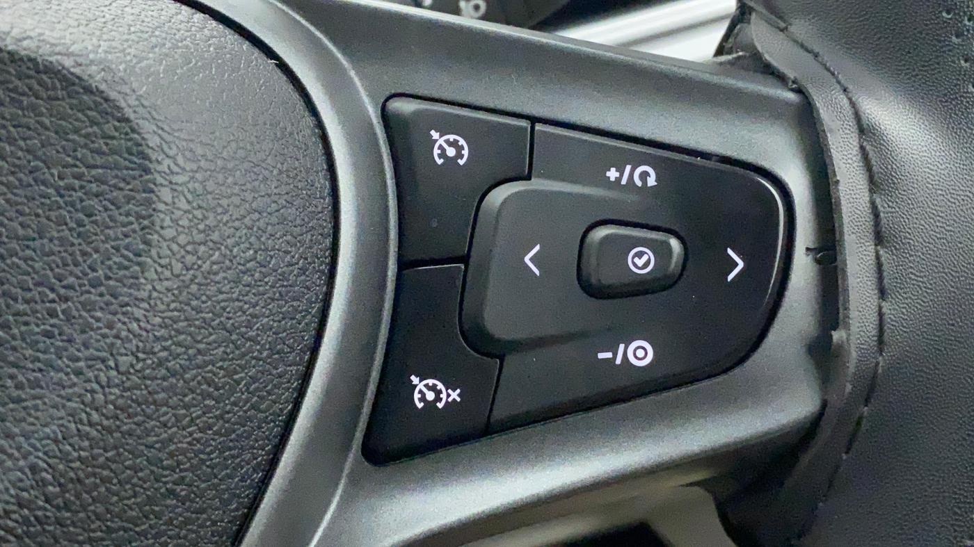 2023 Tata ALTROZ XZ + SUNROOF, Petrol, Manual, 6,884 km, Adaptive Cruise Control
