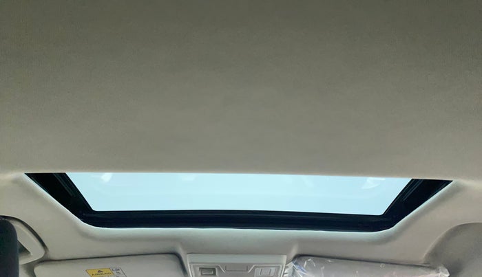 2023 Tata ALTROZ XZ + SUNROOF, Petrol, Manual, 6,884 km, Moonroof/ Sunroof