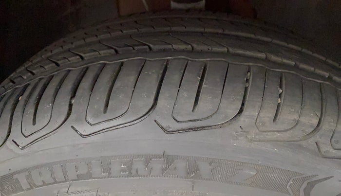 2023 Tata ALTROZ XZ + SUNROOF, Petrol, Manual, 6,884 km, Right Front Tyre Tread