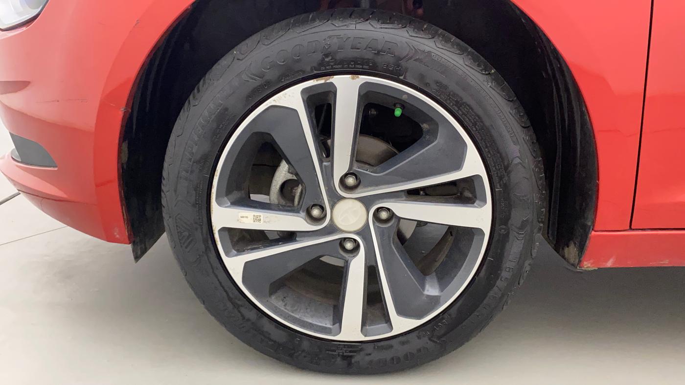2023 Tata ALTROZ XZ + SUNROOF, Petrol, Manual, 6,884 km, Left Front Wheel