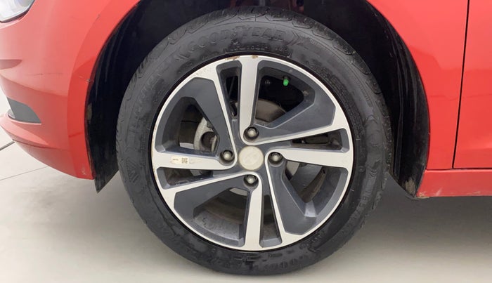 2023 Tata ALTROZ XZ + SUNROOF, Petrol, Manual, 6,884 km, Left Front Wheel