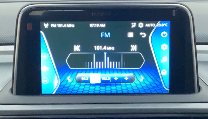 2023 Tata ALTROZ XZ + SUNROOF, Petrol, Manual, 6,884 km, Infotainment System