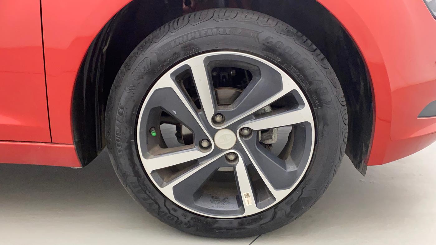 2023 Tata ALTROZ XZ + SUNROOF, Petrol, Manual, 6,884 km, Right Front Wheel