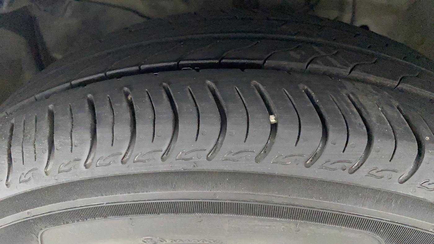2016 Honda Jazz 1.2L I-VTEC V AT, Petrol, Automatic, 1,13,157 km, Left Front Tyre Tread