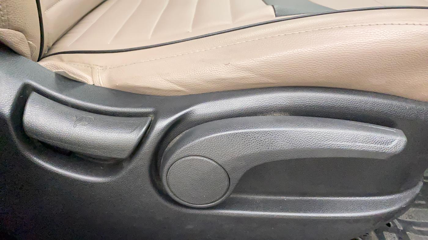 2018 Hyundai Creta SX PLUS AT 1.6 PETROL, Petrol, Automatic, 58,082 km, Driver Side Adjustment Panel