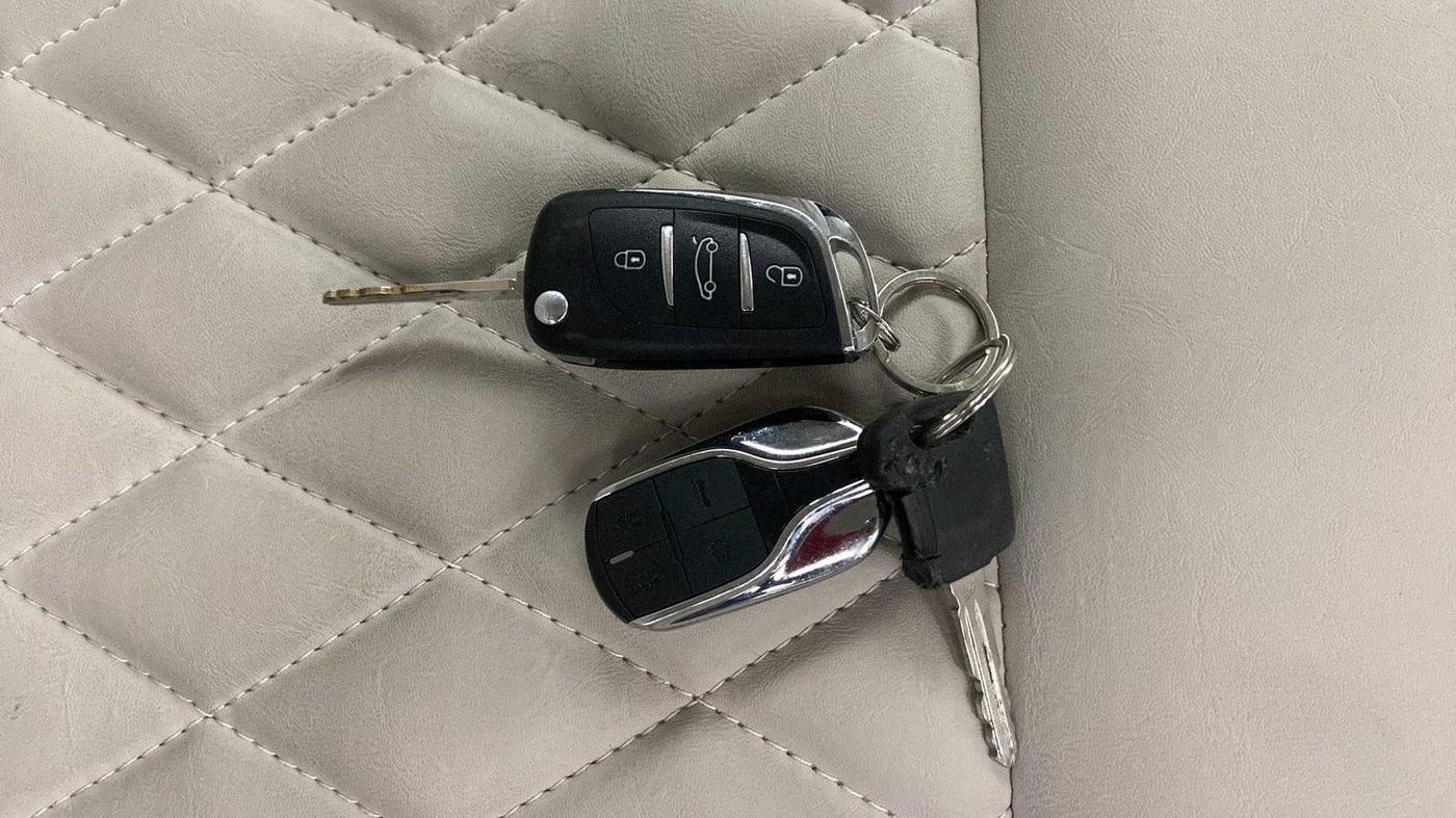 2021 Nissan MAGNITE XE, Petrol, Manual, 8,907 km, Key Close Up