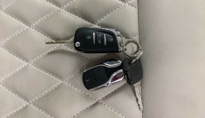 2021 Nissan MAGNITE XE, Petrol, Manual, 8,907 km, Key Close Up