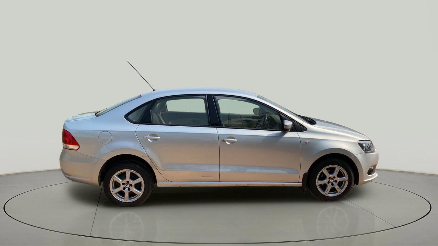 2013 Volkswagen Vento HIGHLINE 1.6 MPI, Petrol, Manual, 78,099 km, Right Side View