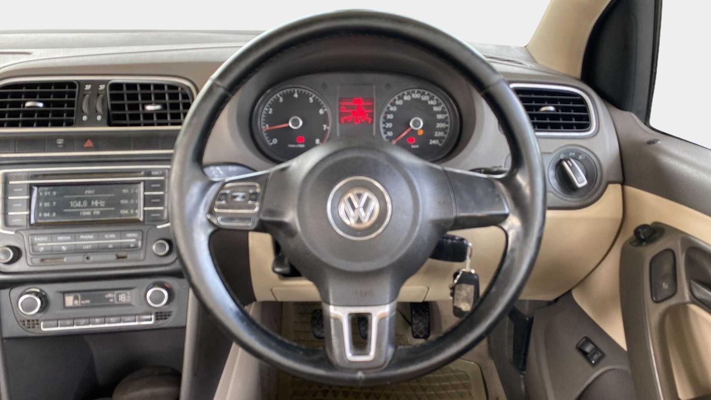 2013 Volkswagen Vento HIGHLINE 1.6 MPI, Petrol, Manual, 78,099 km, Steering Wheel Close Up