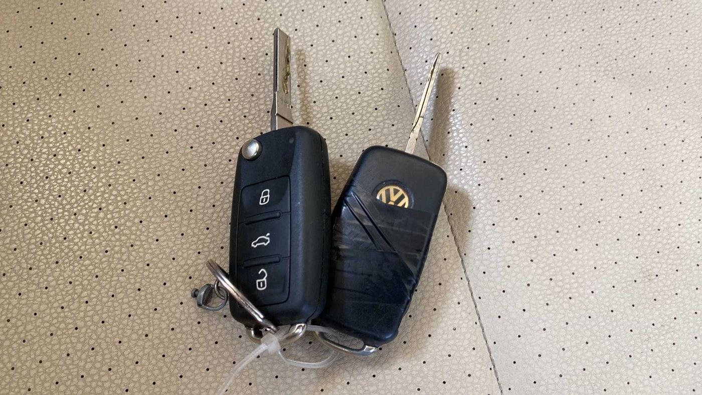 2013 Volkswagen Vento HIGHLINE 1.6 MPI, Petrol, Manual, 78,099 km, Key Close Up