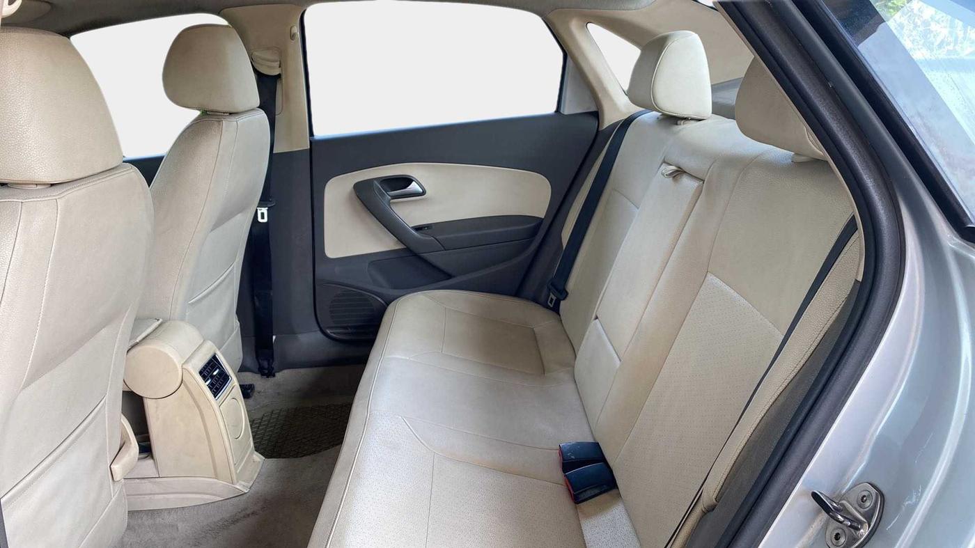 2013 Volkswagen Vento HIGHLINE 1.6 MPI, Petrol, Manual, 78,099 km, Right Side Rear Door Cabin
