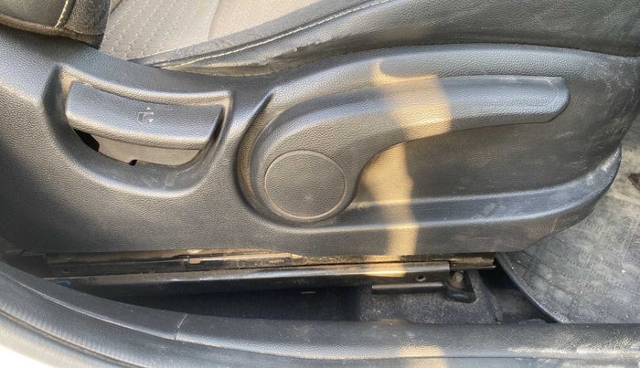 2017 Hyundai Elite i20 ASTA 1.2, Petrol, Manual, 94,255 km, Driver Side Adjustment Panel