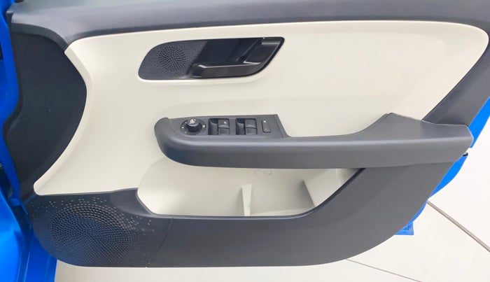 2022 Tata ALTROZ XT DIESEL, Diesel, Manual, 37,737 km, Driver Side Door Panels Control