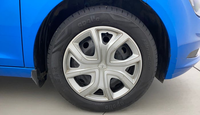 2022 Tata ALTROZ XT DIESEL, Diesel, Manual, 37,737 km, Right Front Wheel