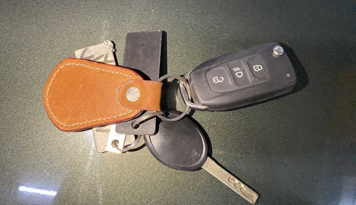 2022 Tata NEXON XM PETROL, Petrol, Manual, 7,895 km, Key Close Up