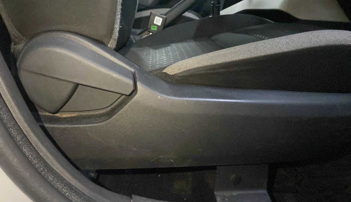 2022 Nissan MAGNITE XE, Petrol, Manual, 15,704 km, Driver Side Adjustment Panel