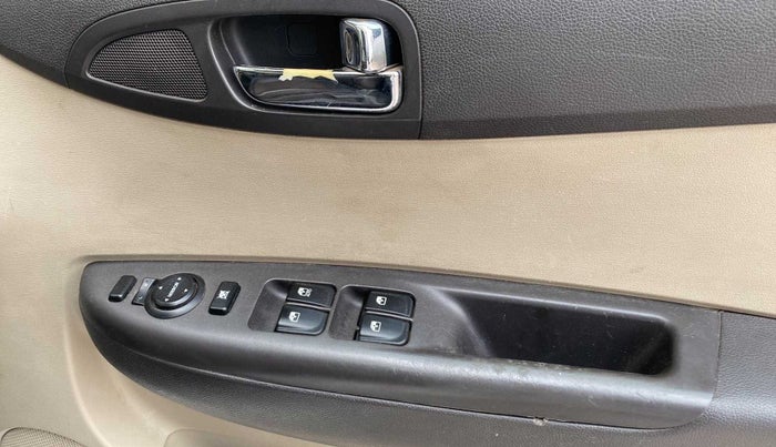 2012 Hyundai i20 MAGNA 1.2, Petrol, Manual, 78,171 km, Driver Side Door Panels Control